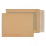 This picture shows the versatile Blake Board Backed Envelopes. Made from sturdy manilla paper, the envelopes have a convenient peel and seal closure and a spacious back pocket. Measuring 241x178mm and weighing 120gsm, this pack contains 125 envelopes.