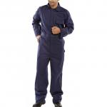 The photo features navy blue Beeswift boilersuits made of cotton drill material in size 42. The boilersuits have a professional look with practical pockets and a comfortable fit.