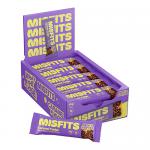 A rectangular packet and 15-count box display a Misfits Plant Based Caramel Fudge protein bar. The wrapper shows a chocolate-brown bar with caramel drizzle and fudge pieces, set against green and white branding with the Misfits logo, flavor name and small nutrient icons. Glossy close-up shows detail