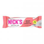 A photo shows a rectangular peanut-butter protein bar partly unwrapped beside its wrapper. The chocolate-coated bar reveals chopped peanuts and a creamy interior. The bright yellow-and-brown wrapper displays the N!Cks logo, peanut imagery and product text.