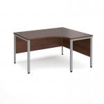 Maestro 25 right hand ergonomic desk 1400mm wide - silver bench leg frame, walnut top MB14ERSW
