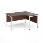 Maestro 25 right hand ergonomic desk 1400mm wide - white bench leg frame, walnut top MB14ERWHW