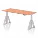 This photo shows a sleek and modern office desk with a beech top and silver legs. The desk is adjustable in height, making it suitable for both seated and standing work. Cable ports are included for easy organization of cords. The unique piste foot adds a touch of elegance to the design.