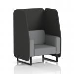 A modern and versatile booth that is custom made to order. The sleek black legs support the one-seater open design, featuring a mix of panels and a partner sofa. The synergy fabric adds a touch of sophistication to this dynamic piece.