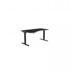 This photo shows a modern and practical office space with Kay top height adjustable desks. The desks have white legs and a sleek black top, and one is equipped with a zoom function. The size is 1600 x 800 and it is designed for a left-handed user.