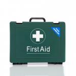 This picture shows a compact first aid kit with a blue dot design and is suitable for catering and standard HSE requirements. It contains enough supplies for 1-50 people, making it perfect for various settings.