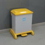 Pedal operated plastic fire retardant sackholder 410382